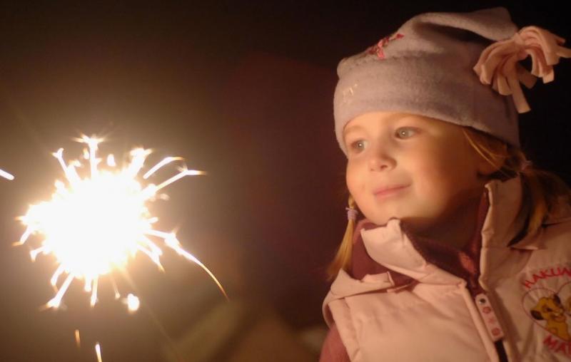 Ура, каникулы! Пиротехника, которую можно запускать с детьми - Каменка Архангельская область | kamenkaarhangelskaya.salutsklad.ru